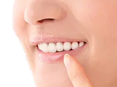 歯並び｜歯の綺麗な女性の画像