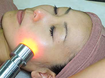 エステ・サプリ｜赤色LED
しわやたるみなどに効果があります。