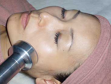 エステ・サプリ｜近赤外線
リンパや血液の流れを促進し新陳代謝を助けます。